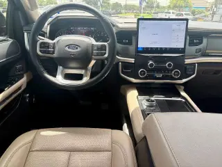 Ford Expedition 2024 4x2 XLT 4 puertas SUV
