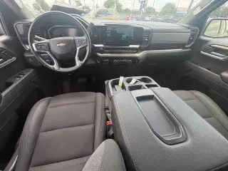 Chevrolet Silverado 1500 2025 4x4 LT 4 puertas Cabina Crew 5.8 pies. SB con 1LT
