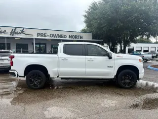 Chevrolet Silverado 1500 2023 4x4 RST 4 puertas Cabina Crew 5.8 pies. SB