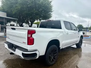 Chevrolet Silverado 1500 2023 4x4 RST 4 puertas Cabina Crew 5.8 pies. SB