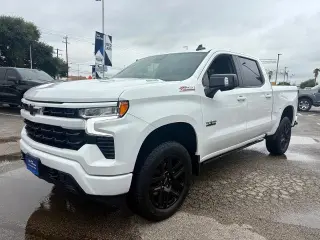 Chevrolet Silverado 1500 2023 4x4 RST 4 puertas Cabina Crew 5.8 pies. SB