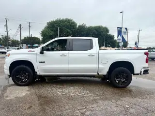 Chevrolet Silverado 1500 2023 4x4 RST 4 puertas Cabina Crew 5.8 pies. SB