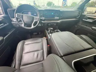 Chevrolet Silverado 1500 2023 4x4 RST 4 puertas Cabina Crew 5.8 pies. SB