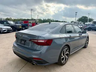 Volkswagen Jetta GLI 2023 Autobahn 4 puertas Sedan 7A