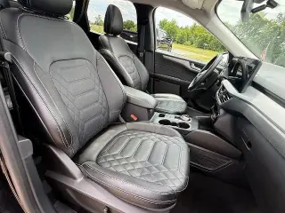 Ford Escape Híbrido 2023 AWD Platinum 4 puertas SUV
