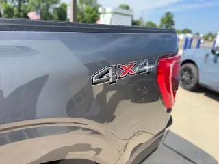 Ford F-150 2023 4x4 XLT 4 puertas SuperCrew 5.5 pies caja corta