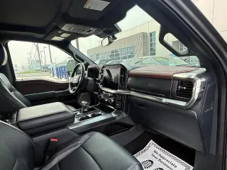 Ford F-150 2023 4x4 Lariat 4 puertas SuperCrew 5.5 pies. Caja corta