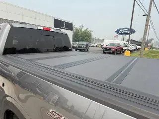 Ford F-150 2023 4x4 Lariat 4 puertas SuperCrew 5.5 pies. Caja corta