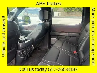 Ford F-150 2023 4x4 Lariat 4 puertas SuperCrew 5.5 pies. Caja corta