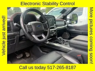 Ford F-150 2023 4x4 Lariat 4 puertas SuperCrew 5.5 pies. Caja corta