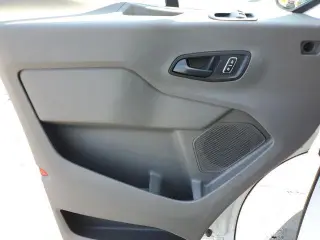 Ford Transit 2024 AWD 250 3 puertas LWB Techo Medio Furgón de Carga