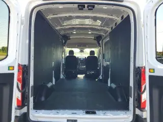 Ford Transit 2024 AWD 250 3 puertas LWB Techo Medio Furgón de Carga