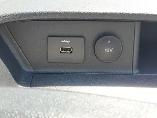 Ford Transit 2024 AWD 250 3 puertas LWB Techo Medio Furgón de Carga