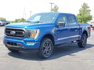 Ford F-150 2023 4x4 XLT 4 puertas SuperCrew 5.5 pies. Caja corta
