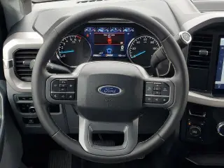 Ford F-150 2023 4x4 XLT 4 puertas SuperCrew 5.5 pies. SB