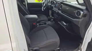 Jeep Wrangler 2023 4x4 Sahara 4 puertas SUV