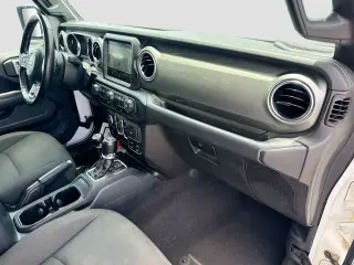 Jeep Wrangler 2023 4x4 Sahara 4 puertas SUV