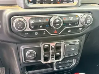 Jeep Wrangler 2023 4x4 Sahara 4 puertas SUV