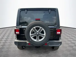 Jeep Wrangler 2023 4x4 Sahara 4 puertas SUV