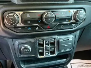 Jeep Wrangler 2023 4x4 Sahara 4xe 4 puertas SUV