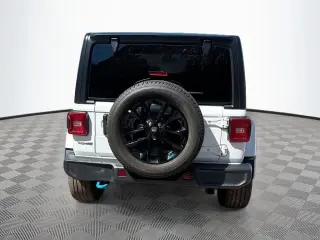 Jeep Wrangler 2023 4x4 Sahara 4xe 4 puertas SUV