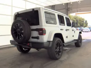 Jeep Wrangler 2023 4x4 Sahara 4xe 4 puertas SUV