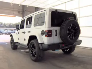 Jeep Wrangler 2023 4x4 Sahara 4xe 4 puertas SUV