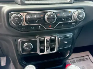 Jeep Wrangler 2023 4x4 Sahara 4xe 4 puertas SUV