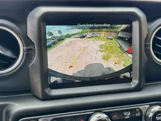 Jeep Wrangler 2023 4x4 Sahara 4xe 4 puertas SUV