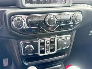 Jeep Wrangler 2023 4x4 Sahara 4xe 4 puertas SUV