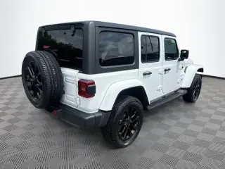 Jeep Wrangler 2023 4x4 Sahara 4xe 4 puertas SUV