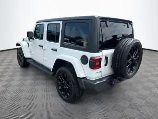 Jeep Wrangler 2023 4x4 Sahara 4xe 4 puertas SUV