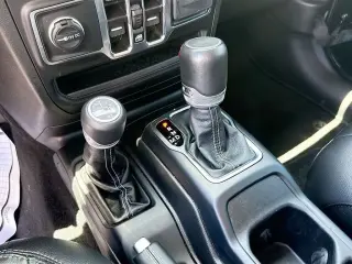 Jeep Wrangler 2023 4x4 Sahara 4xe 4 puertas SUV