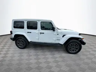 Jeep Wrangler 2023 4x4 Sahara 4xe 4 puertas SUV