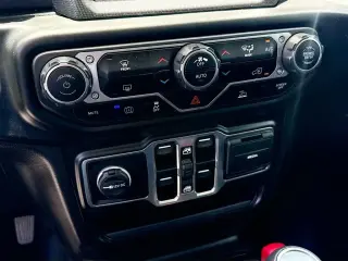 Jeep Wrangler 2023 4x4 High Altitude 4xe 4 puertas SUV