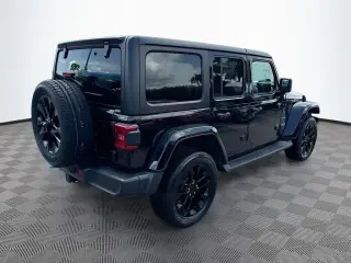 Jeep Wrangler 2023 4x4 Sahara 4xe 4 puertas SUV