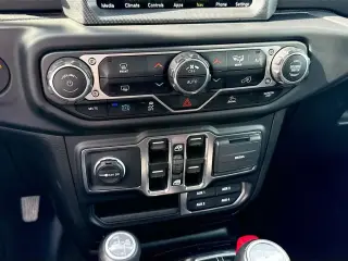 Jeep Wrangler 2023 4x4 Sahara 4xe 4 puertas SUV
