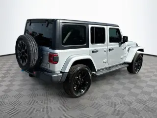 Jeep Wrangler 2023 4x4 Sahara 4xe 4 puertas SUV