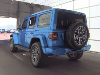 Jeep Wrangler 2023 4x4 High Altitude 4xe 4 puertas SUV