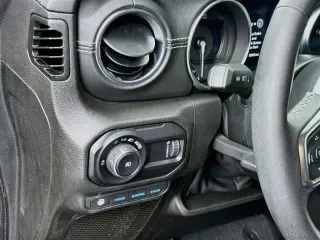 Jeep Wrangler 2023 4x4 Sahara 4xe 4 puertas SUV