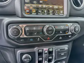 Jeep Wrangler 2023 4x4 Sahara 4xe 4 puertas SUV