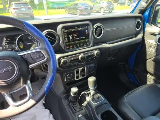 Jeep Wrangler 2023 4x4 Sahara 4xe 4 puertas SUV