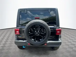 Jeep Wrangler 2023 4x4 High Altitude 4xe 4 puertas SUV