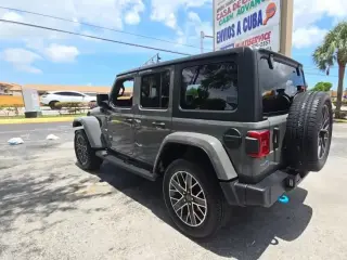 Jeep Wrangler 2023 4x4 High Altitude 4xe 4 puertas SUV