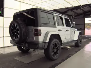 Jeep Wrangler 2023 4x4 High Altitude 4xe 4 puertas SUV