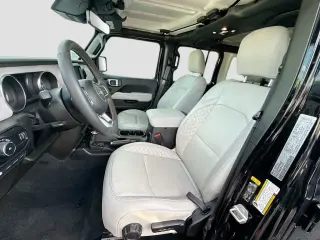 Jeep Wrangler 2023 4x4 High Altitude 4xe 4 puertas SUV