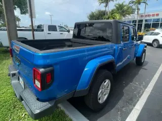 Jeep Gladiator 2022 4x4 Sport 4 puertas Crew Cab 5.0 pies SB