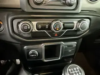 Jeep Gladiator 2021 4x4 Sport 4 puertas Crew Cab 5.0 pies SB