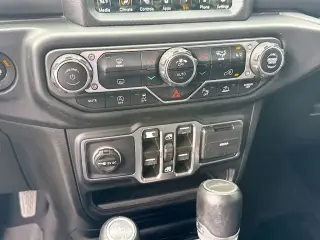 Jeep Gladiator 2021 4x4 Overland 4 puertas Crew Cab 5.0 pies. SB