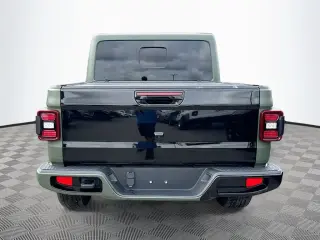 Jeep Gladiator 2021 4x4 Overland 4 puertas Crew Cab 5.0 pies. SB